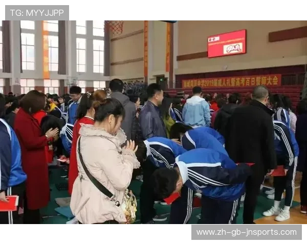 从首秀到满分自评周子羽在成人国际大赛中完成自信亮相